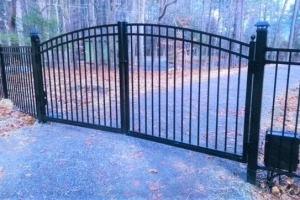 Alum Contemp Arched Gate